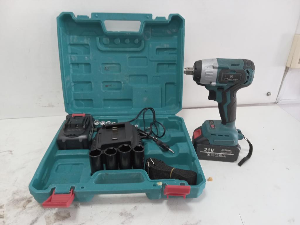 Taladro Marca Dv Modelo 21v Nro Usado En Buen Estado Acc 2 Baterias1 Cargador5 Tubos Medianos9 Tubos Chicos5 AccesoriosEn Maletin