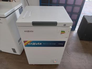 Congeladora / Frezzer Marca Enxuta Litros 95 Modelo Fhenx16100 Usado En Buen Estado Acc 1 CanastillaLuz