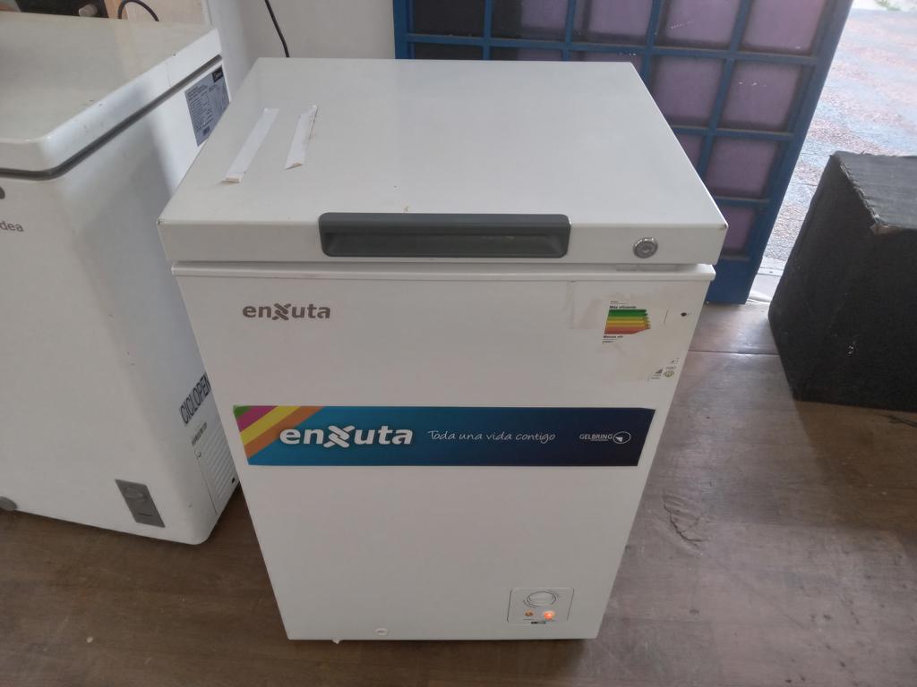 Congeladora / Frezzer Marca Enxuta Litros 95 Modelo Fhenx16100 Usado En Buen Estado Acc 1 CanastillaLuz