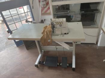 Maquina De Coser Industrial Tipo Overlook Marca Typical Modelo Usado En Buen Estado Acc MesadaMotor