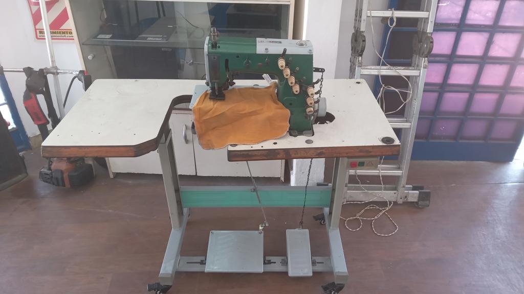 Maquina De Coser Industrial Cinturera Marca Kansai Modelo Nro Usado En Buen Estado Con Mesada Acc Motor 4 Ruidas