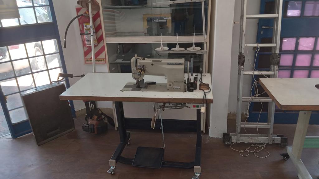 Maquina De Coser Industrial Tipo Recta Doble Aguja Marca Typical Modelo Gc8220 Nro Usado En Buen Estado Acc MesadaMotor4 RueditasPorta Hilos