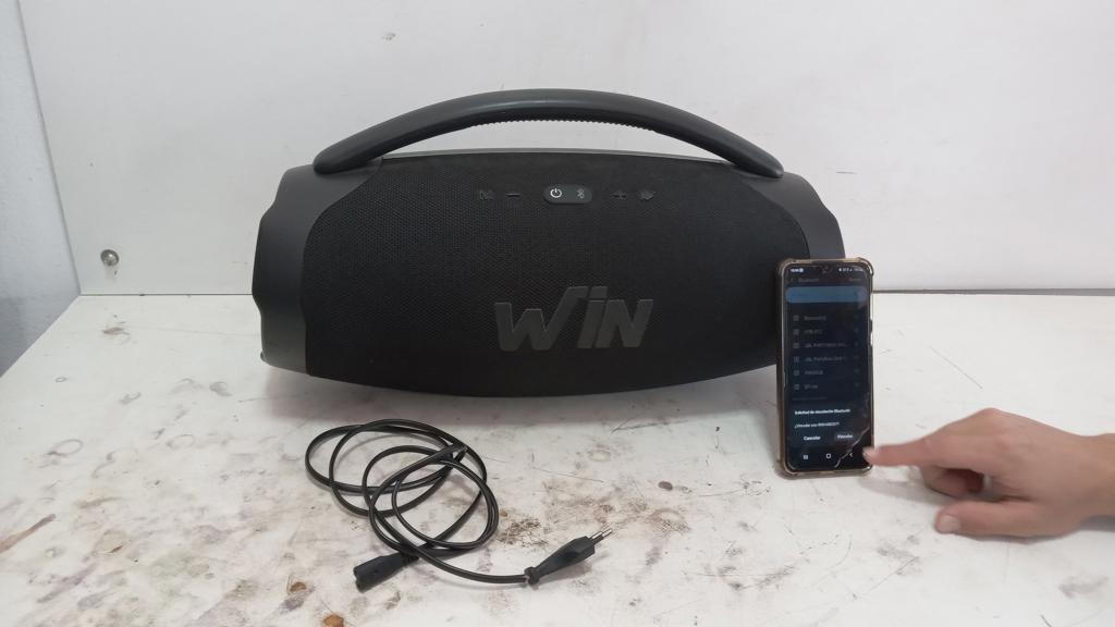 Parlante Portatil Marca Win Modelo Win-Mb207 Usado En Buen Estado Con Cable Power Acc No Tiene