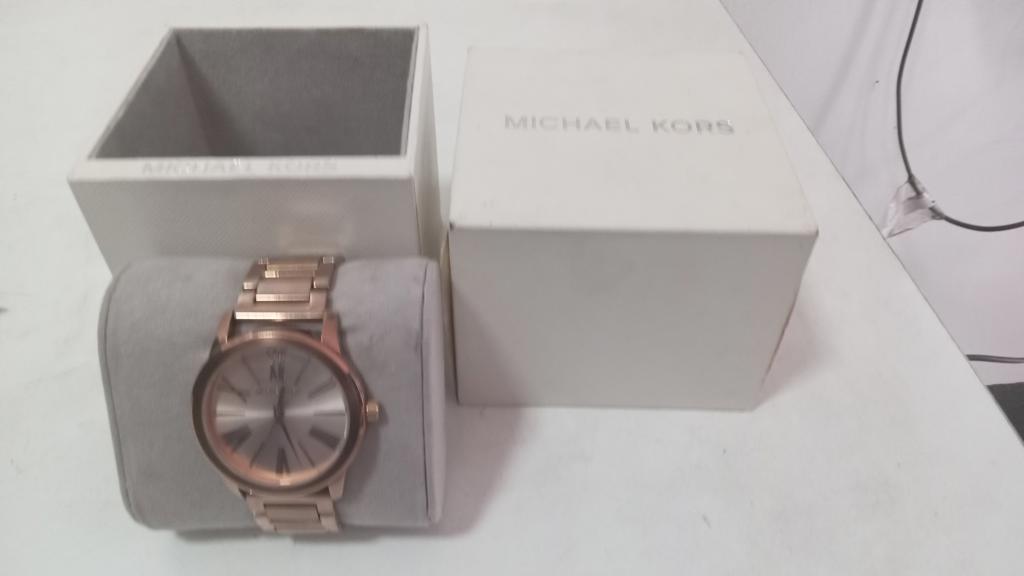 Reloj Para Dama Marca Michael Kors Modelo Nro Usado En Buen Estado Acc Malla De MetalEn Caja