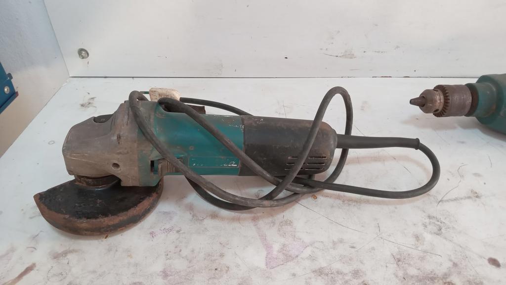 Pulidora Marca Makita Modelo 9557hn Tamaño Pequeño Usado Con Desgaste Acc Protector