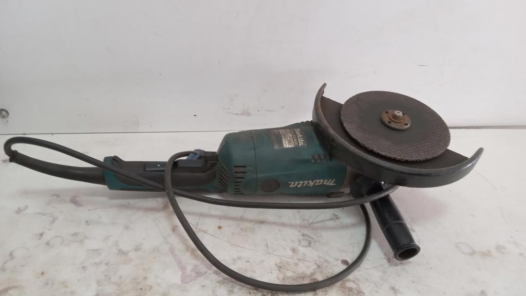 Pulidora Marca Makita Modelo Ga9020 Tamaño Grande Usado En Buen Estado Acc ManijaProtectorDisco Para Hierro