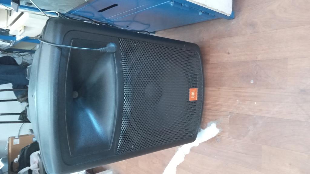 Caja Con Parlante Para Discoteca Marca Jbl Modelo Js151a Usado En Buen Estado Con Parlante De 15 De 15 '' Acc Cable Power