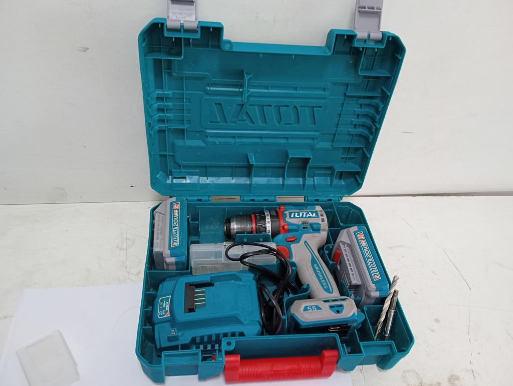 Foto 3 de Taladro Marca Total Modelo Tidli20558 Acc 2 BateriasCargadorEstuche Con AccesoriosEn Maletin