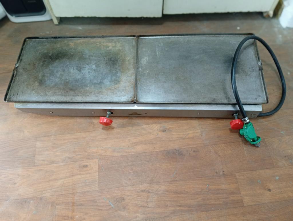 Plancha Hamburguesera Marca Modelo Nro Usado En Buen Estado Acc Con 2 Quemadores Manguera Sin Gomita