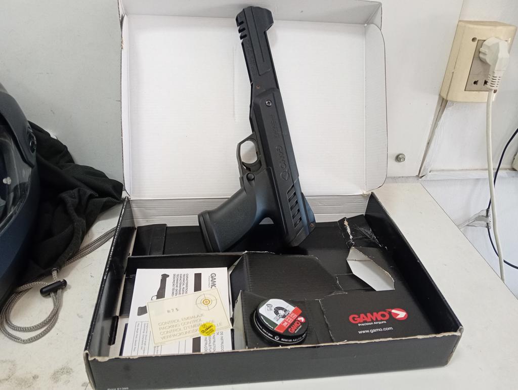 Pistola De Aire Comprimido Marca Gamo Modelo F500 Usado En Buen Estado Acc Recipiente Con BalinesEn Caja
