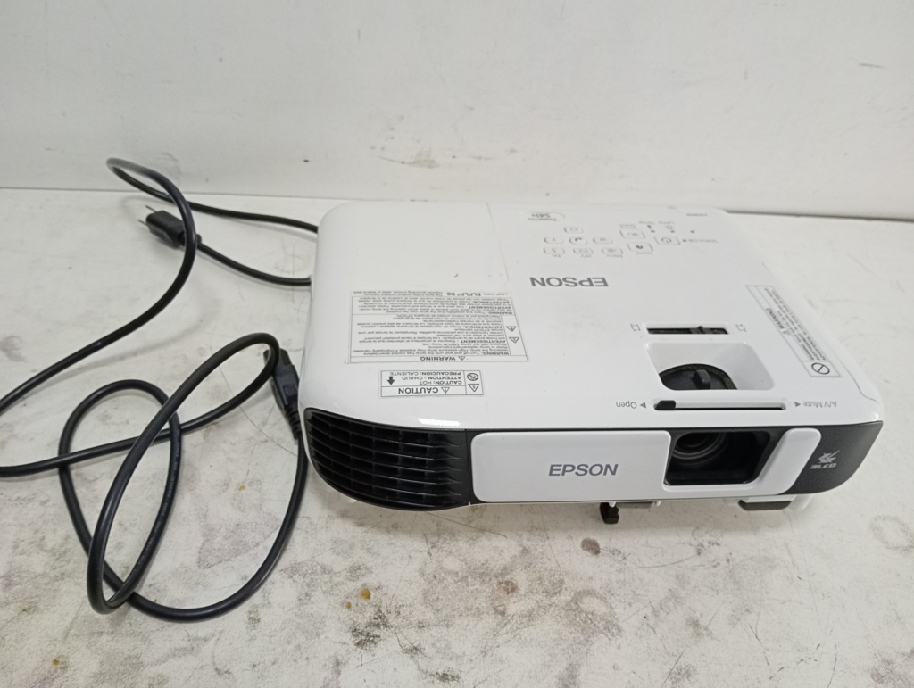 Proyector De Imagen Marca Epson Sin Control Modelo Power Lite S41+ Lumenes 6.000 Usado En Buen Estado Acc Cable PowerPuerto Hdmi Puerto BgaPuerto Lam