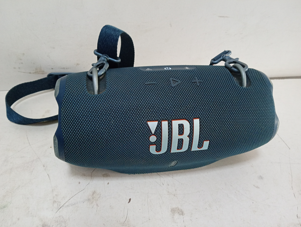Parlante Portatil Marca Jbl Modelo Ectreme 4 Usado En Buen Estado Con No Tiene Acc Sinta Sujetador