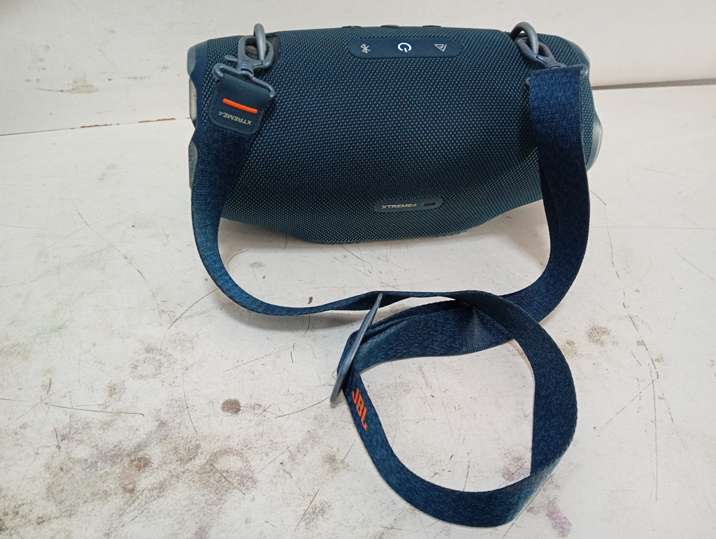 Foto 2 de Parlante Portatil Marca Jbl Modelo Ectreme 4 Usado En Buen Estado Con No Tiene Acc Sinta Sujetador