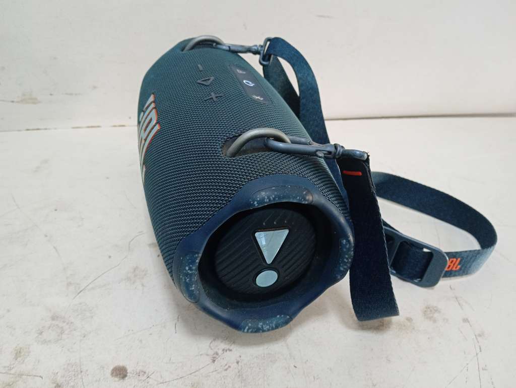 Foto 3 de Parlante Portatil Marca Jbl Modelo Ectreme 4 Usado En Buen Estado Con No Tiene Acc Sinta Sujetador