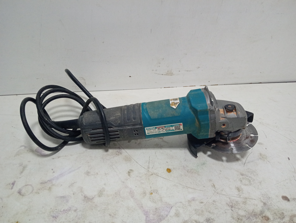Foto 2 de Pulidora Marca Total Modelo Angle Grinder Tamaño Pequeño Usado En Buen Estado Acc ProtectorDisco De Corte