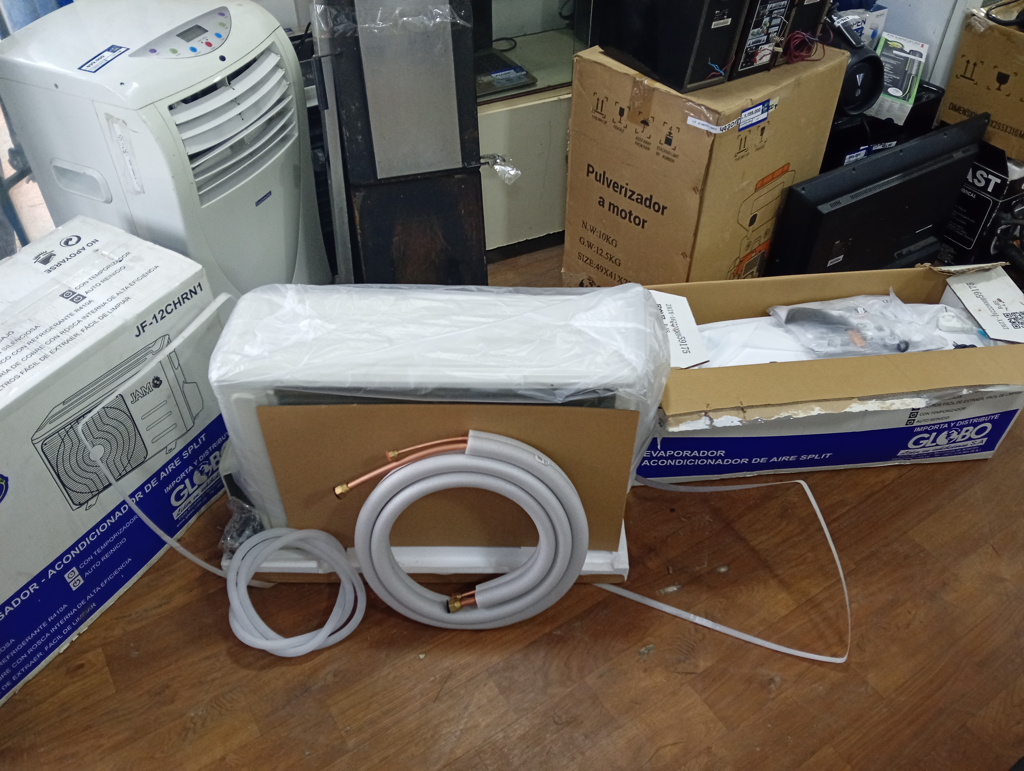 Aire Acondicionado Tipo Split Marca Jam Potencia Btu 12 Con Kit Instalacion Con Control Modelo Jf-12chrn1 Nuevo Sin Uso Con Caja Acc No Tiene