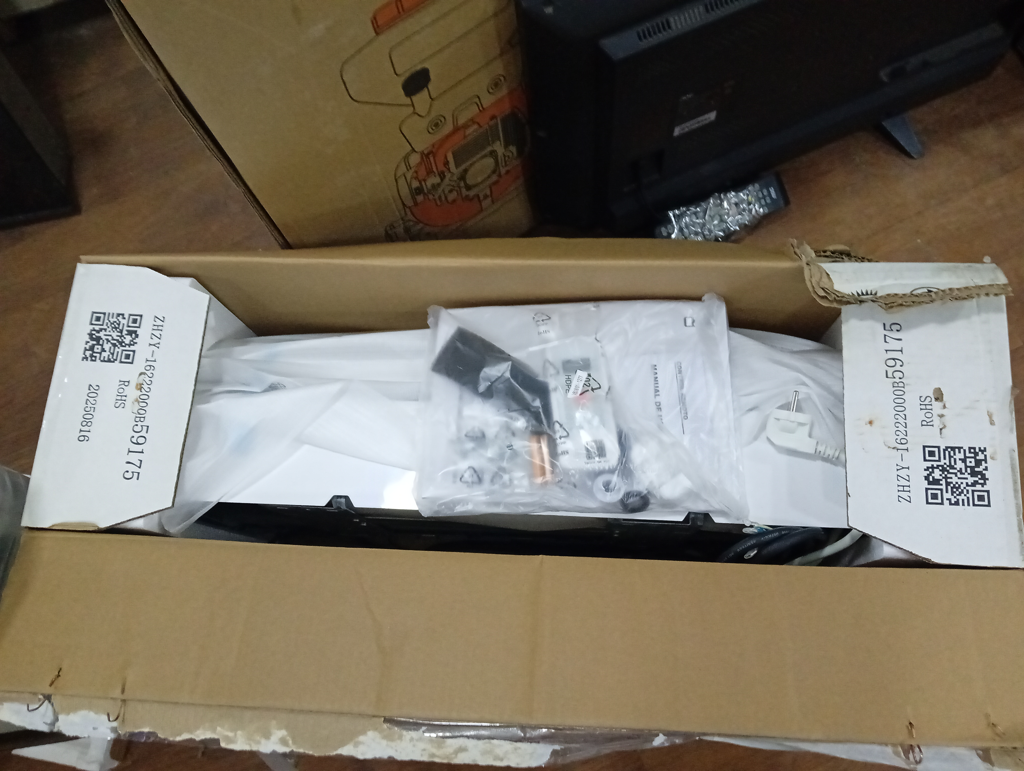 Foto 3 de Aire Acondicionado Tipo Split Marca Jam Potencia Btu 12 Con Kit Instalacion Con Control Modelo Jf-12chrn1 Nuevo Sin Uso Con Caja Acc No Tiene