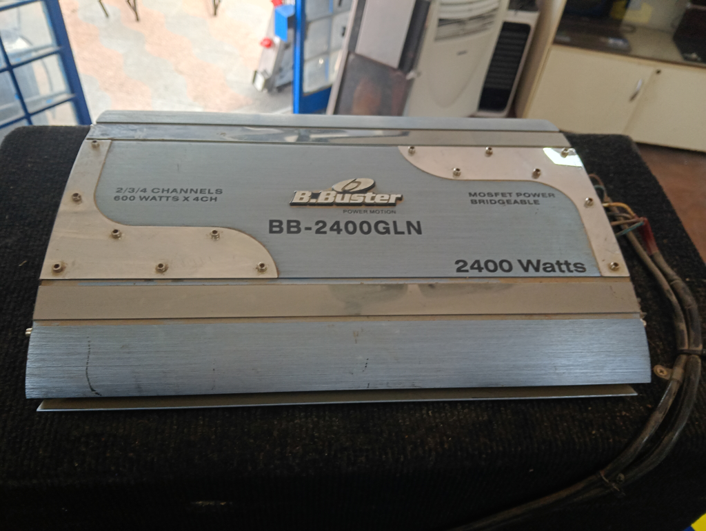 Amplificador De Sonido P/ Automovil Marca B.Buster Modelo Bb-2400gln Nro Usado En Buen Estado Acc No Tiene