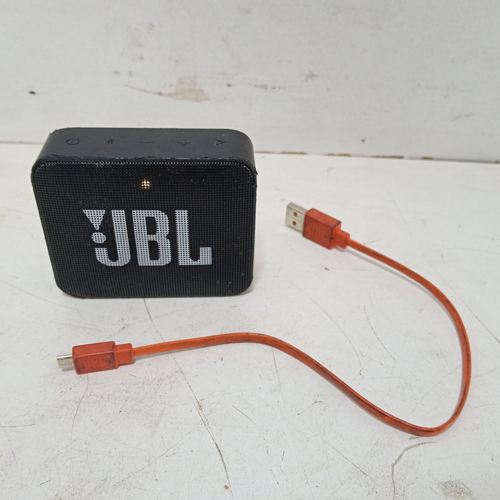 Parlante Portatil Marca Jbl Modelo Acc No Tiene