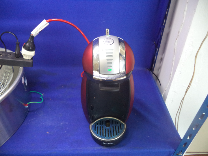 Cafetera Marca Moulinex Dolce Gusto Frio /Caliente Modelo Pv160558 Usado En Buen Estado Acc Recipiente Para Agua