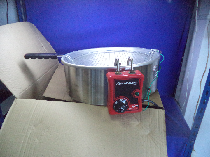 Fritadora Marca Metalcubas De 5 Lts Modelo 9896g Nuevo Sin Uso Acc EspumaderaEnc Aja