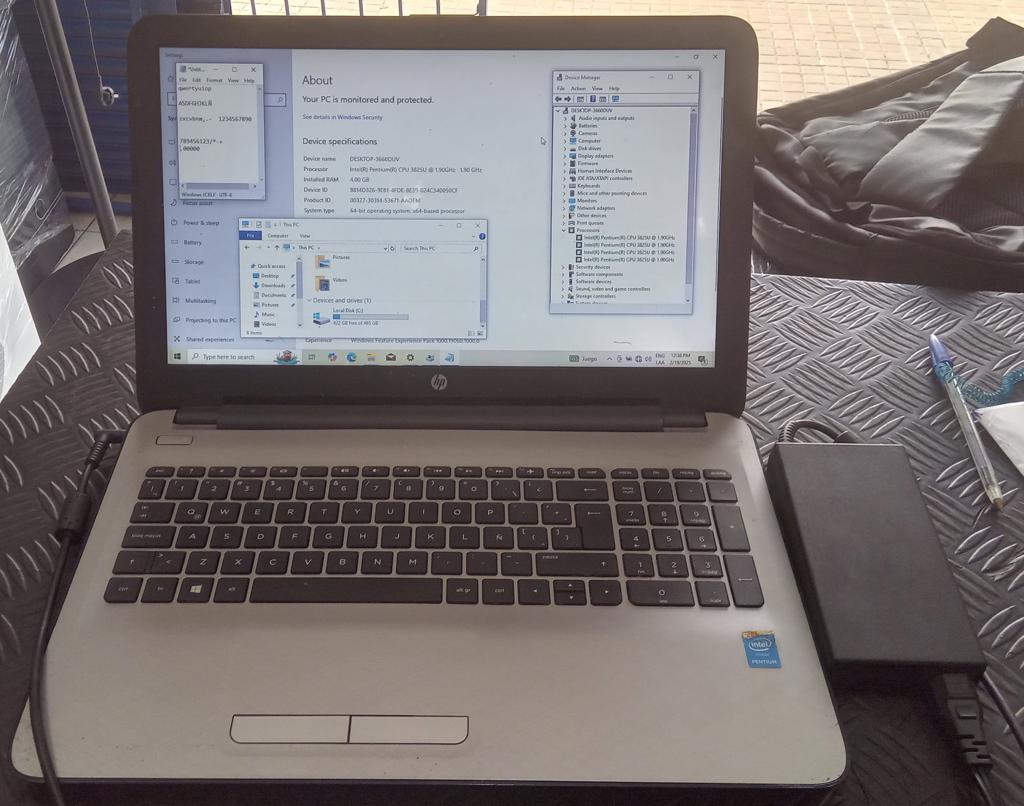 Notebook Marca Hp Modelo 15-Ac103la Procesador Intel Pentium Memoria Ram 4 Gb Disco Duro 500 Gb Generacion 3.825 Acc Webcam Wifi HdmiTeclado Numurico Roto En Una Esquina