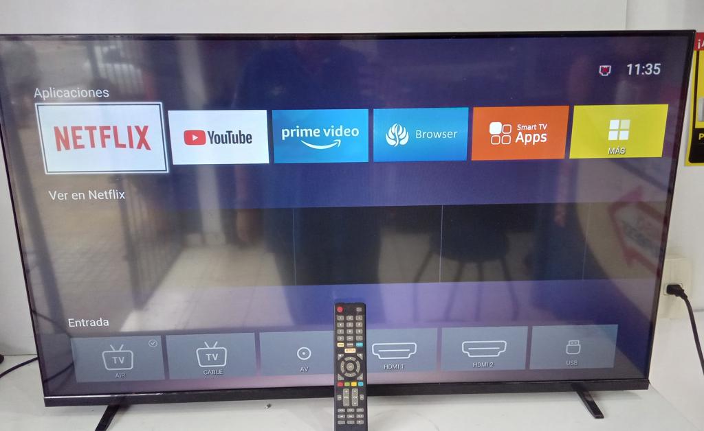 Televisor Led Smart De 43 '' Marca Win Modelo 43fs Con Control Usado En Buen Estado Acc No Tiene