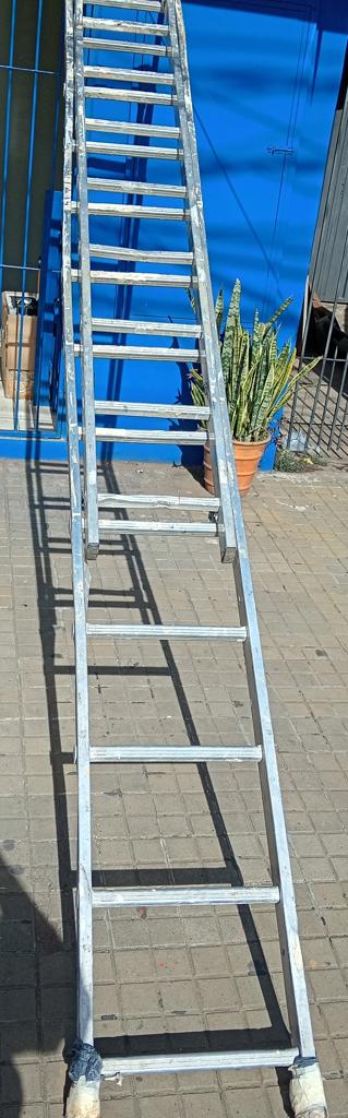Escalera Marca No Tiene Altura 15 M Cap 150 Kg. Usado Con Desgaste Acc No Tiene