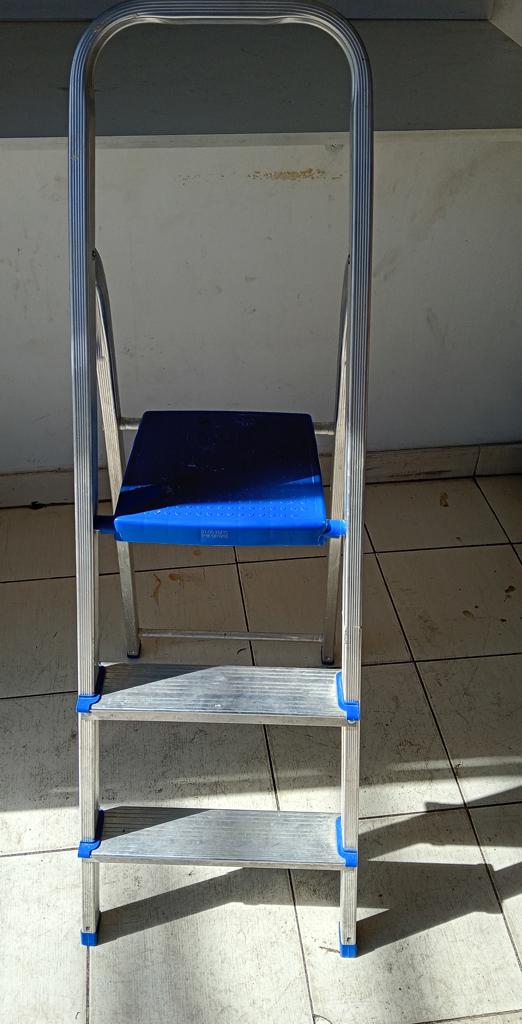 Escalera Marca Mor Altura 1 M Cap 120 Kg. Usado En Buen Estado Acc De Tres Escalones