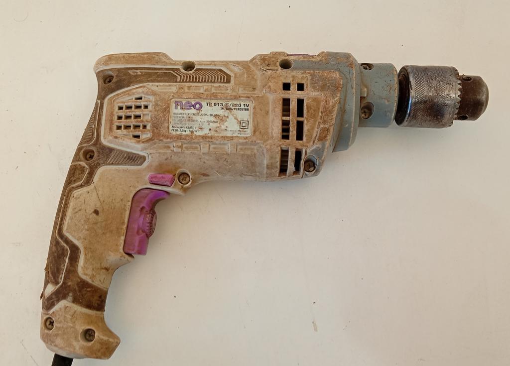 Foto 2 de Taladro Marca Neo Modelo Tb913/5/220 Usado En Buen Estado Acc C/ PercutorRetrocesoRegulador De Rpm