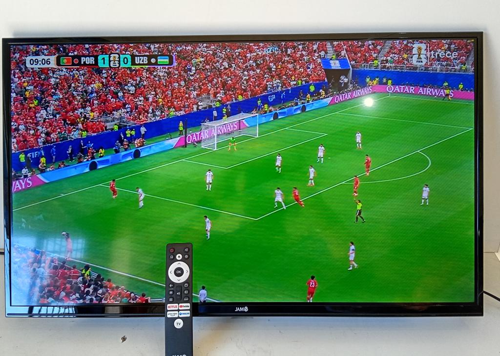 Foto 2 de Televisor Led Smart De 32 '' Marca Jam Modelo Ja32hd2000 Con Control Usado En Buen Estado Acc S/ Patita