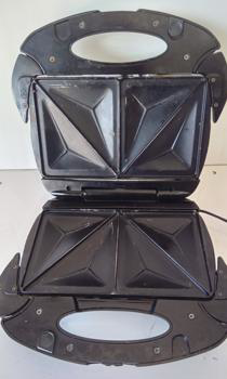Foto 2 de Sandwichera Marca Electrolux Modelo Sandu Usado En Buen Estado Acc Para Dos Panes