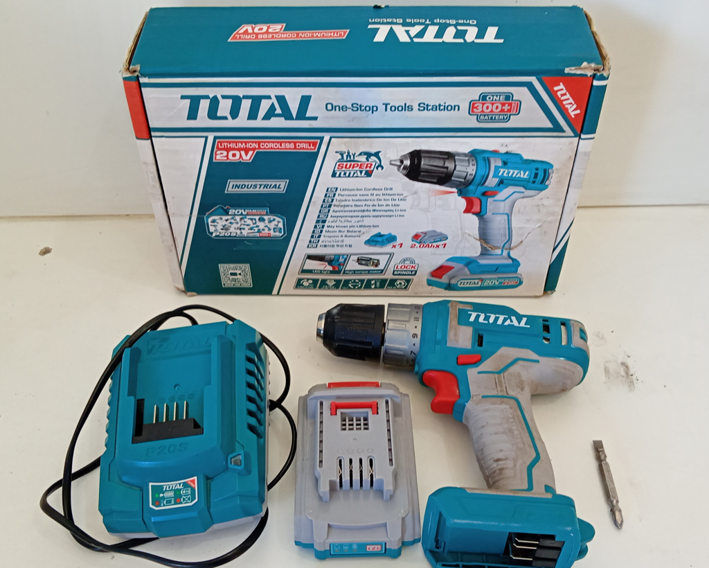 Taladro Marca Total Modelo Tdli200518 Acc Cargador BateriaProtector De Bateria Una Mecha