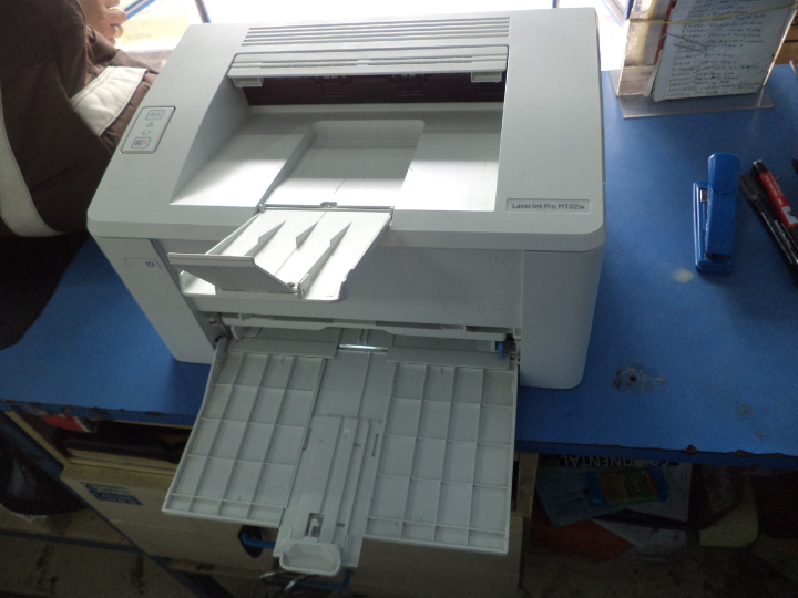 Foto 2 de Impresora Marca Hp Modelo Laserjetpro M102w Usado En Buen Estado Acc Cable PowerUsb
