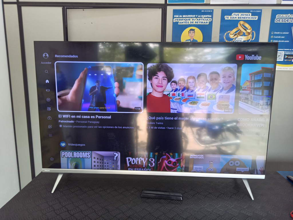 Televisor Led Smart De 50 '' Marca Philips Modelo 50pud6654/55 Con Control Usado En Buen Estado Acc Con Patitas Y Cable Power