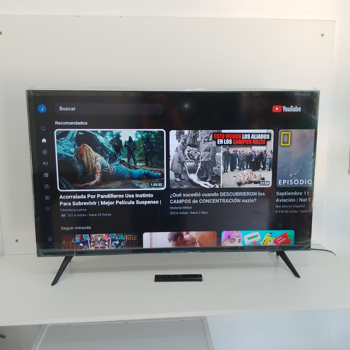 Televisor Led Smart De 43 '' Marca Samsung Modelo Un43au7090g Con Control Usado En Buen Estado Acc Con PatitaCable Power