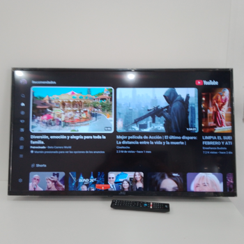 Televisor Led Smart De 42 '' Marca Jvc Modelo Lt-42n750ua Con Control Usado En Buen Estado Acc Con Soporte Pared