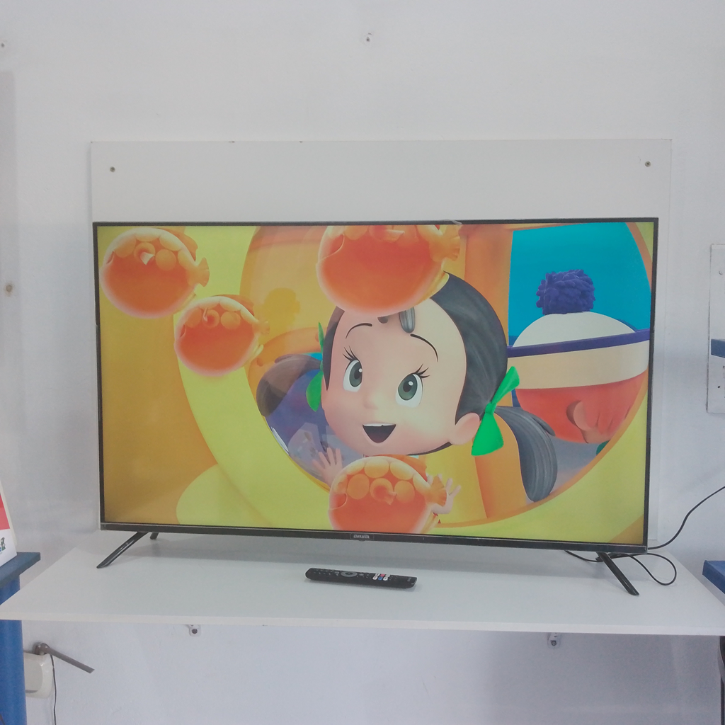 Foto 2 de Televisor Led Smart De 50 '' Marca Aiwa Modelo Aw50b4k Con Control Usado En Buen Estado Acc Con Patitas