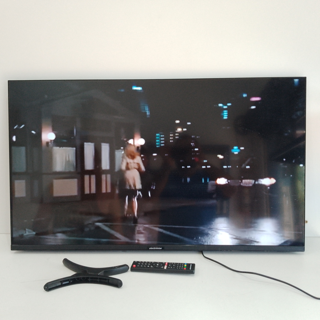 Televisor Led Smart De 43 '' Marca Electrostar Modelo Es-Tl4309 Con Control Usado En Buen Estado Acc Con Patitas