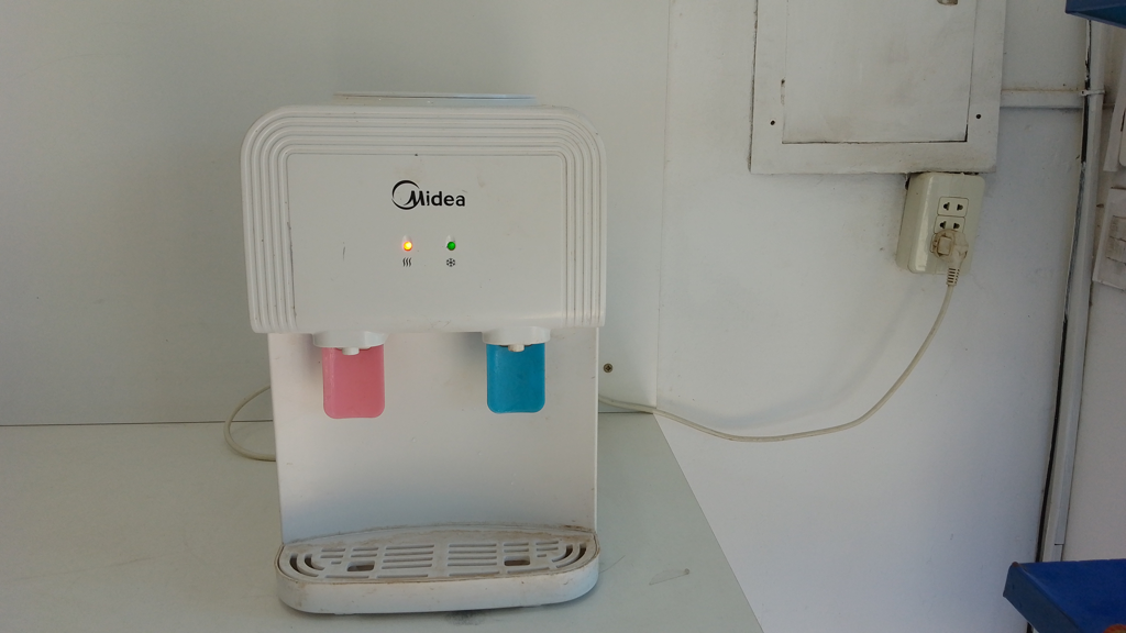Bebedero Marca Midea Modelo Yd1539t Usado En Buen Estado Acc Frio/Caliente