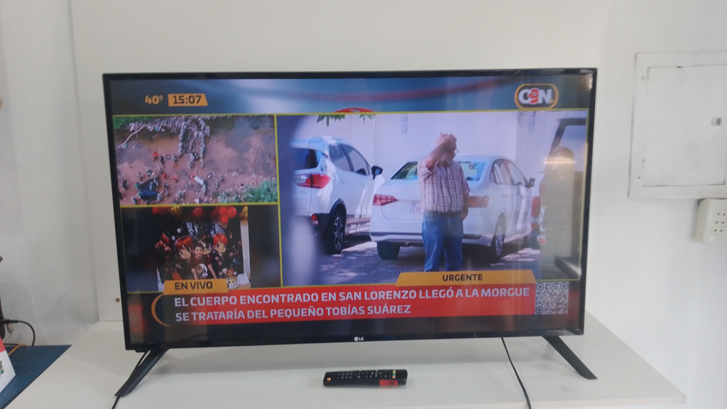 Televisor Led Convencional De 43 '' Marca Lg Modelo 43lj5000 Usado En Buen Estado Con Control Sin Caja Acc Con Patitas Y Cable Power