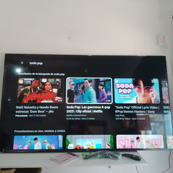 Televisor Led Smart De 75 '' Marca Win Modelo 75uswin Con Control Usado En Buen Estado Acc Con Patitas