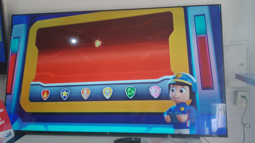 Televisor Led Smart De 75 '' Marca Win Modelo 75uswin Con Control Usado En Buen Estado Acc Con Patitas