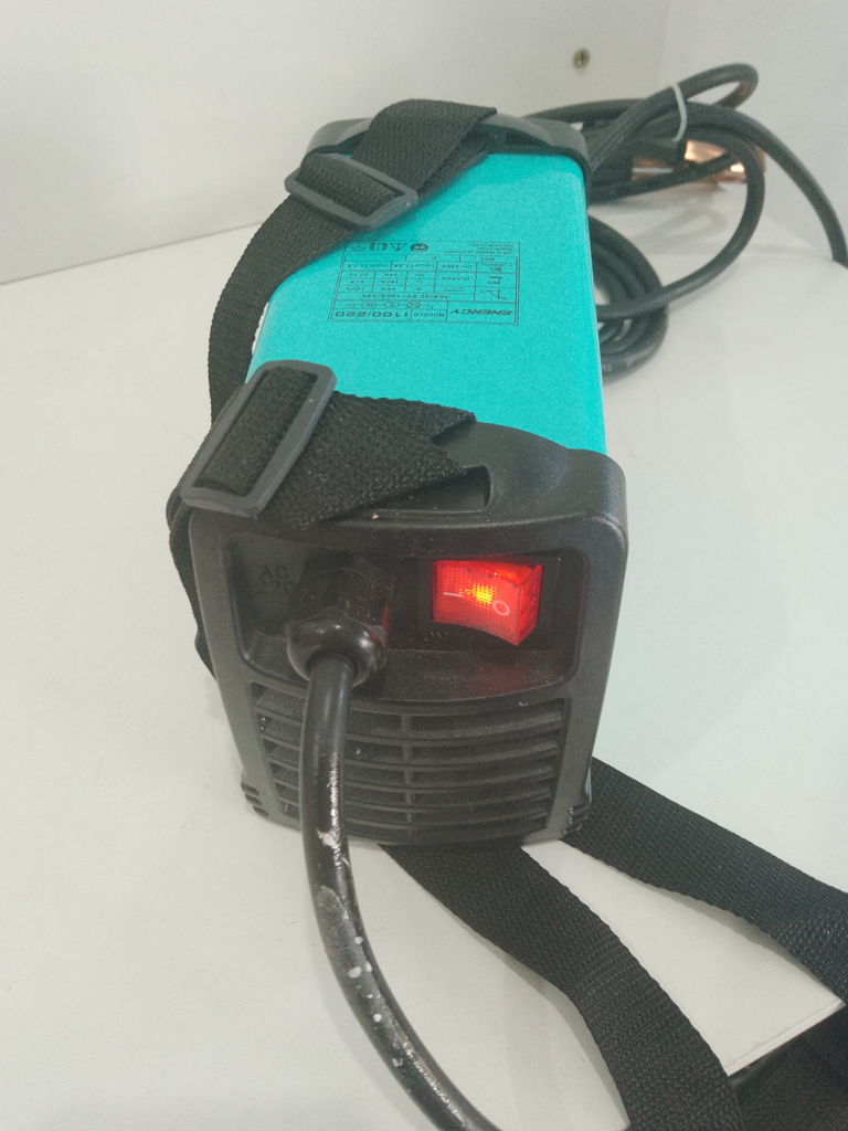 Foto 2 de Soldador Marca Energy Modelo I 100/220 Usado En Buen Estado Acc Con Piensas Positivo Y Negativo