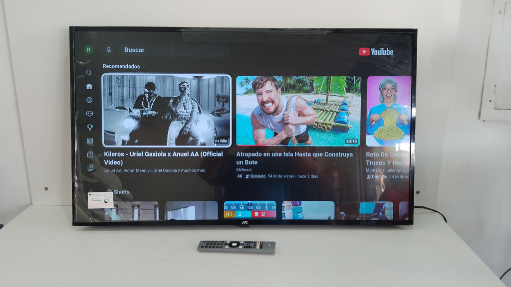 Televisor Led Smart De 43 '' Marca Jvc Modelo Lt-43kb338 Con Control Usado En Buen Estado Acc Sin Patitas
