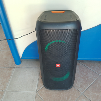 Parlante Portatil Marca Jbl Modelo Partybox300 Usado En Buen Estado Con Con Cable Power Acc No Tiene