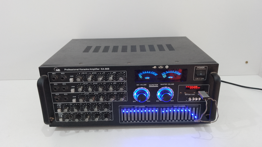 Amplificador De Sonido P/ Discoteca Marca Mb Modelo Ka-909 Usado En Buen Estado Acc Con Antena