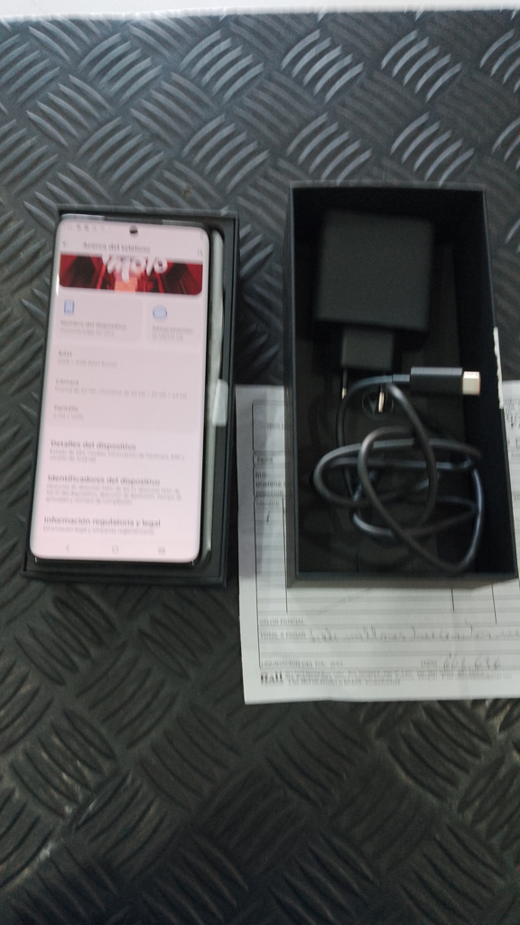 Celular Marca Motorola Modelo Edge 50 Ultra Memoria Ram 12 Gb Almacenamiento Interno 512 Gb Acc Con Cargador