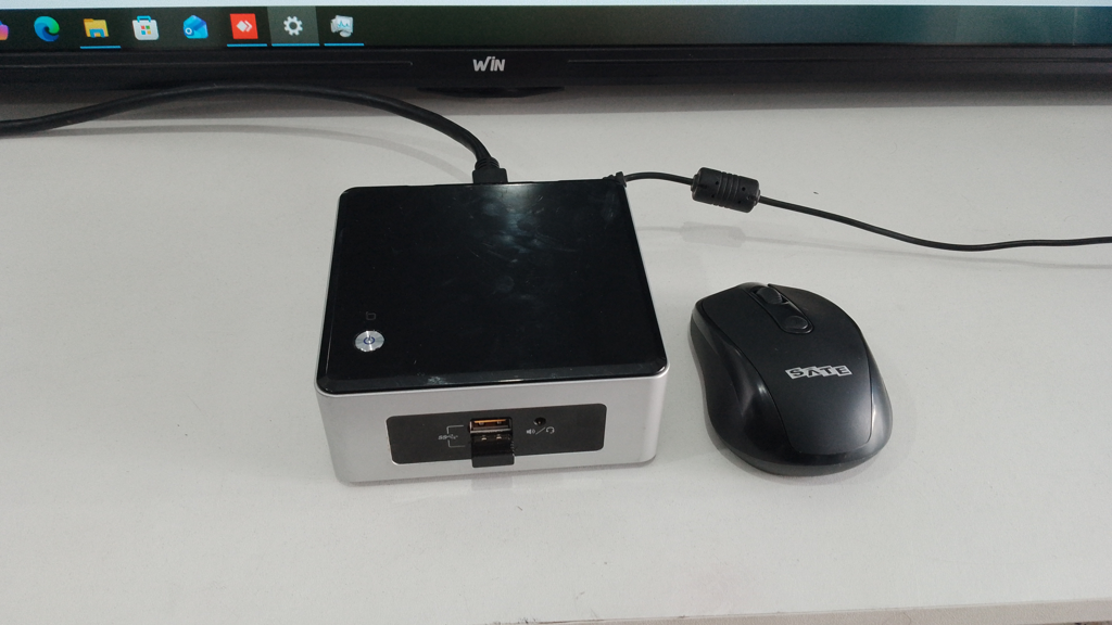 Cpu Para Computadora Marca Intel Nuc Modelo Nuc5ppyh Procesador Intel Pentium N3700 Con No Tiene Memoria Ram 8 Gb Color Negro Disco Duro 226 Gb Acc Cable Hdmi Mauser Cargador