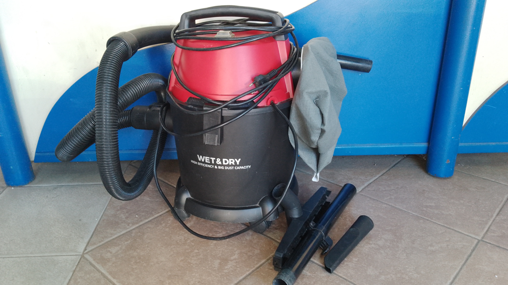 Aspiradora Marca Midea Modelo Wet Dry Usado En Buen Estado Acc Con 2 Picos Filtro Bolsa Ruedita